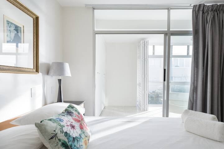 Ocean-Front Flat near Cape Town Stadium gallery image 5