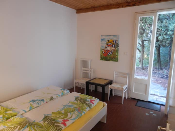 Спалня 2 със самостоятелен изход към тераса 2