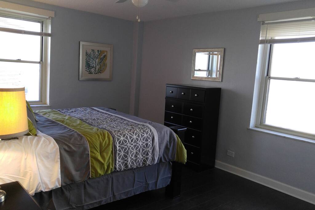 Mater Bedroom overlooking beautiful Atlanta downtown view