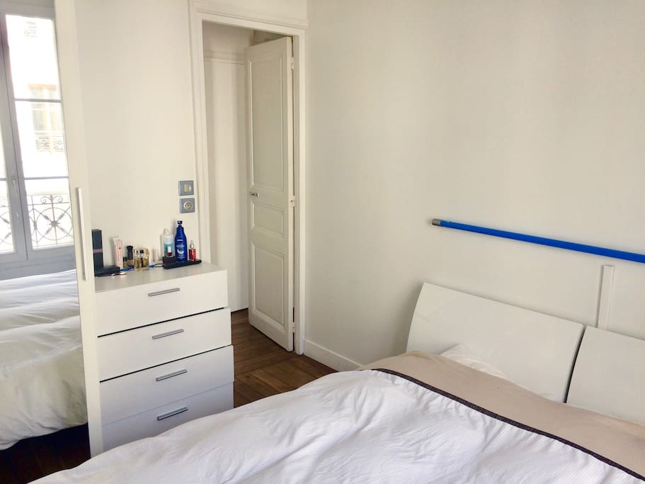 Bright room with comfy double bed and TV