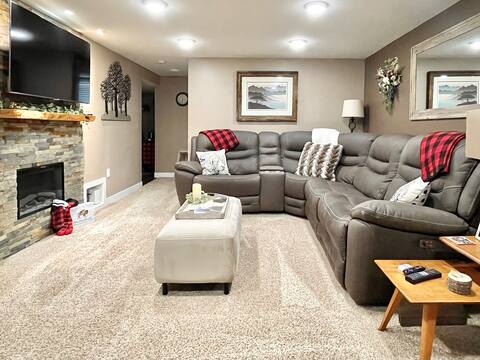 2 Bedroom Hideaway with Mountain Cabin Vibe