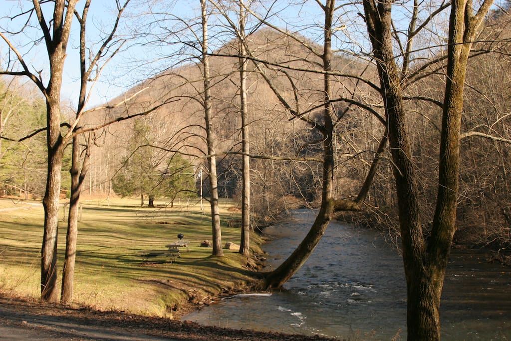 Kibler Valley Cabin Houses for Rent in Ararat, Virginia, United States