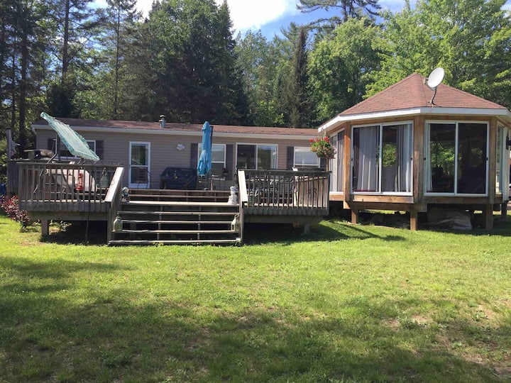 Lou Lu's family cottage Cottages for Rent in Bonfield, Ontario