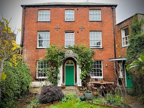 Large Georgian house in heart of Exeter