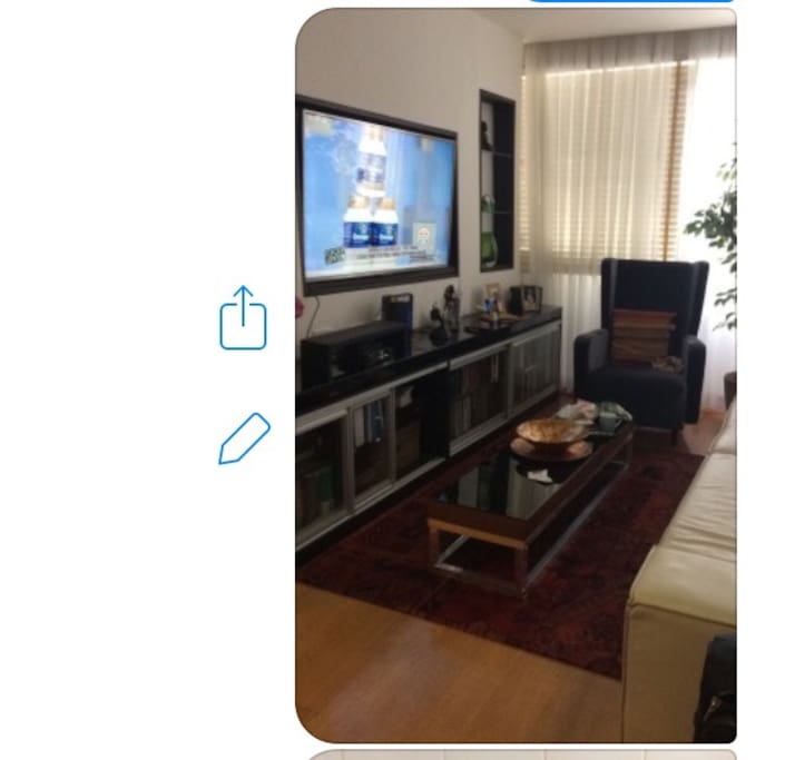 Sala com tv a cabo
