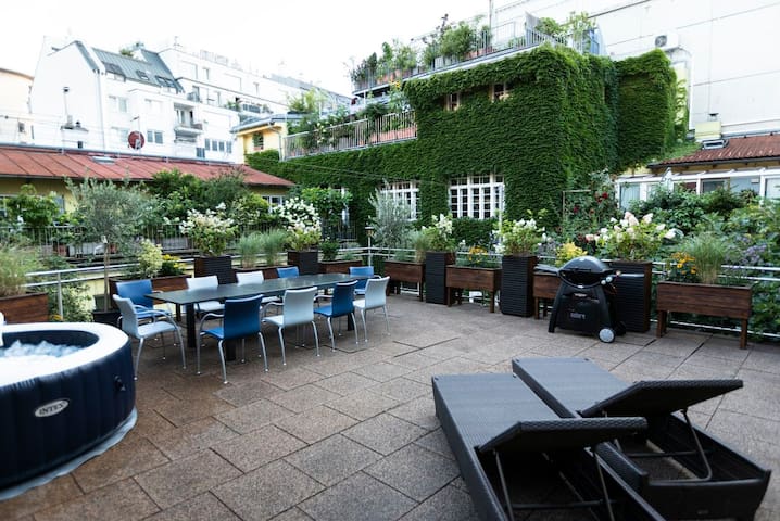 Traumhafte Wohnung &Terrasse/ Parkplatz