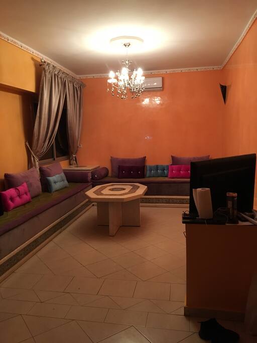 Salon climatisé, TV, téléphone fixe, internet, wifi