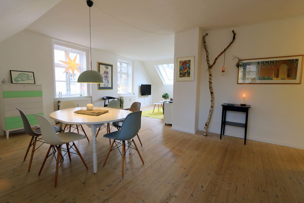 Open space livingroom/dining-and-kitchen area