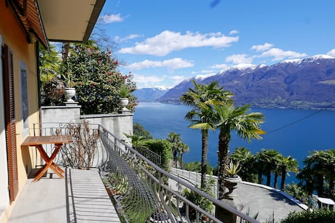 Apartment with lake view in Ticino house