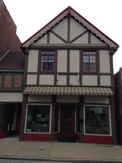1520 6th Avenue, front of building. SoHo Salon and Desired Designs entrances.