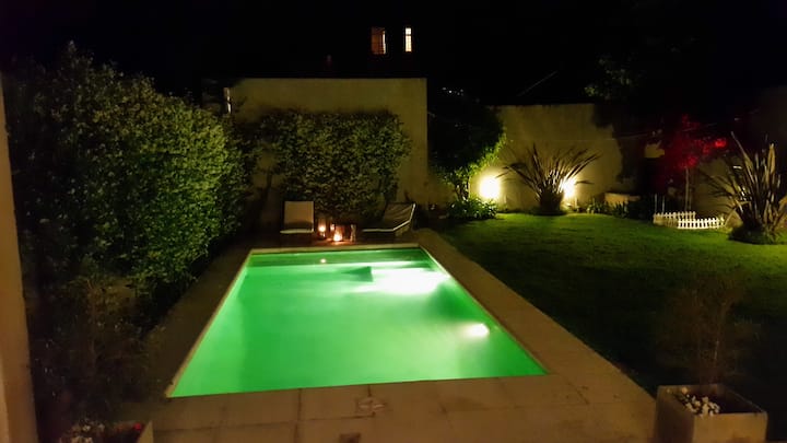 Casa com 5 dormitórios, jardim e piscina em Vicente López