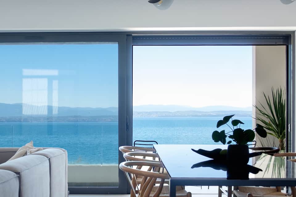 A seafront villa with a pebble cove, an hour from Athens, Vasiliko, Greece, photo 5 of 10