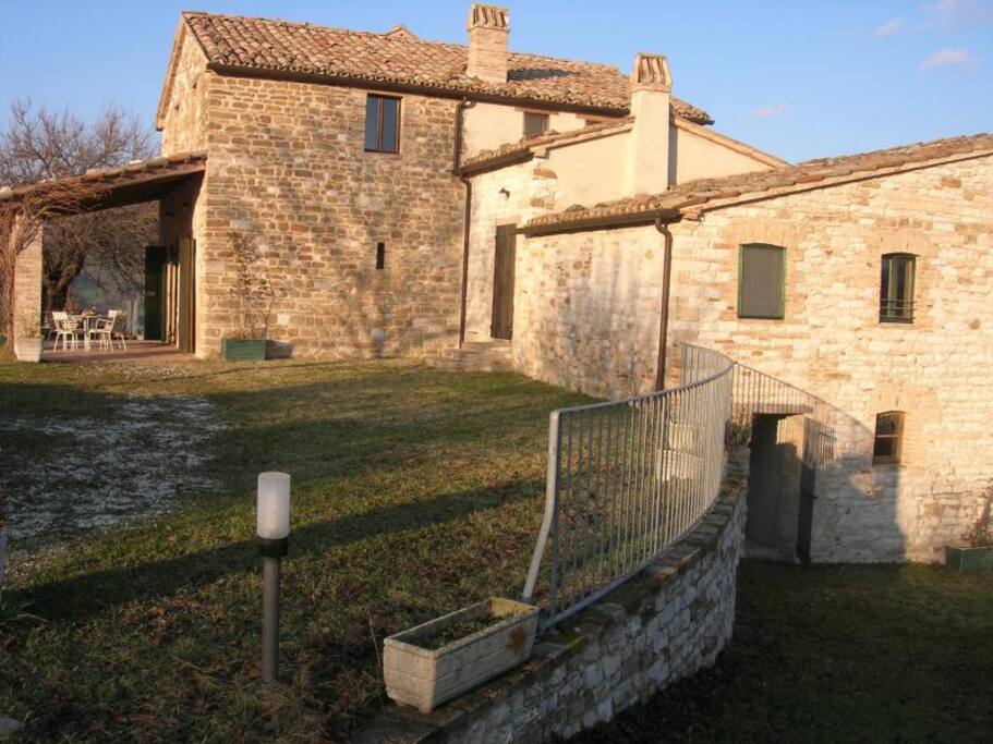 Il casale in pietra.