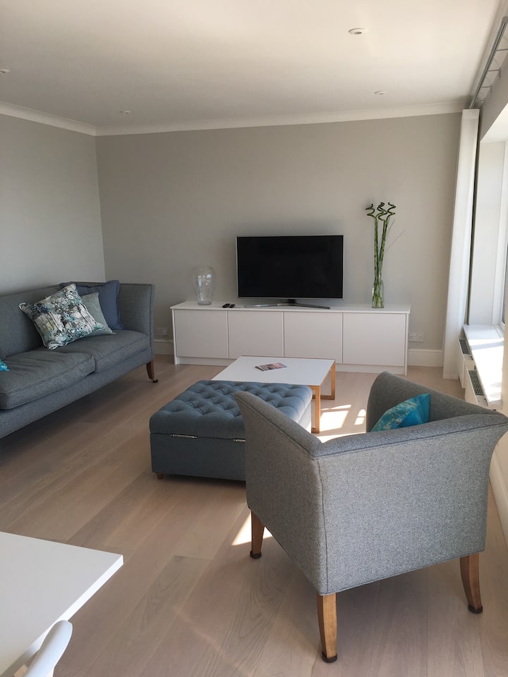 Sky Sea Penthouse Beach Apartment - - Southsea
