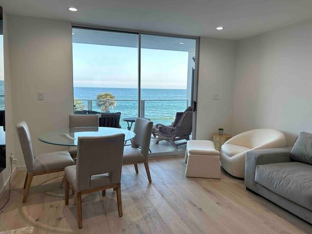 Newly Renovated Oceanfront Carbon Beach Escape gallery image 3