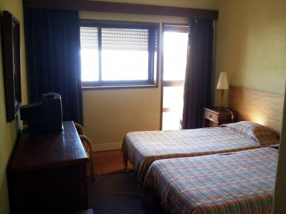 QUARTO COM VARANDA PARA PRAIA