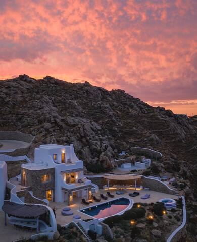 Stunning Villa, INSANE Views, disco, Hotub, Cinema gallery image 5