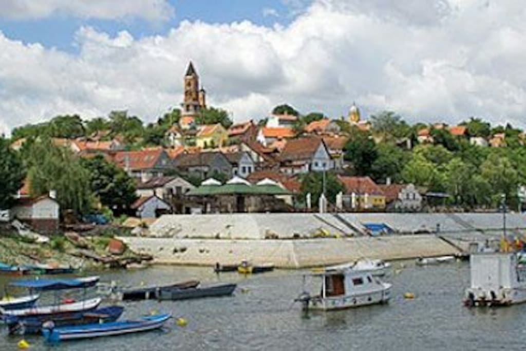 10 min walk from the appt -Old town Zemun and river Danube with Gardos tower. One of the must see places in Belgrade