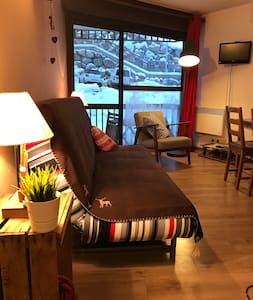 Studio pied de piste pla d’adet balcon et parking