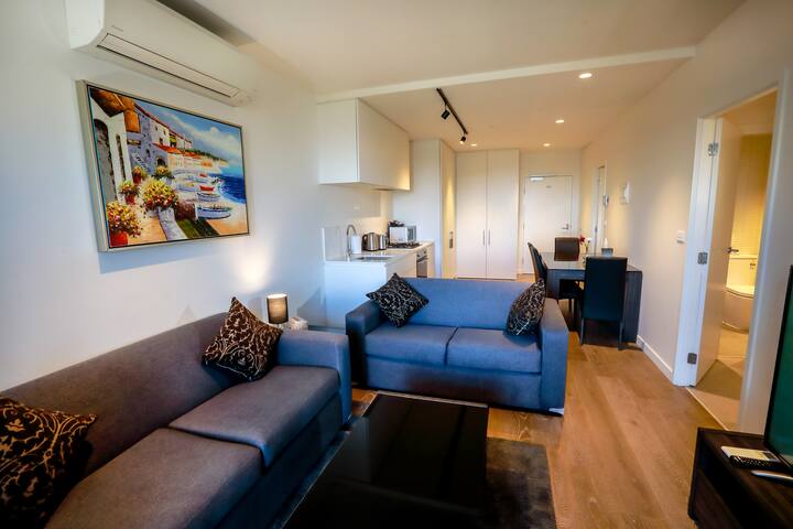 Two-Bedroom Two-Bathroom Superior Apartment gallery image 5