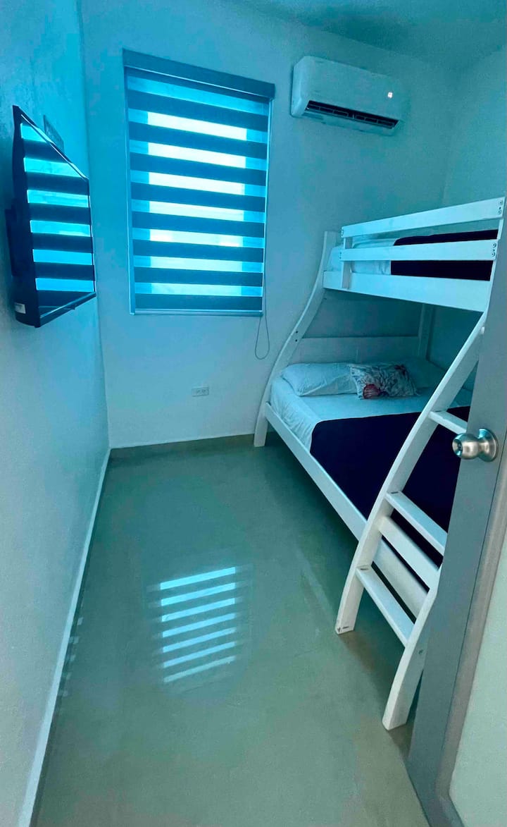 Втора стая с двуетажно легло и единично легло 