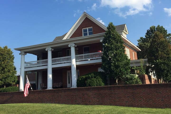 The Columns; Historic Home in Pearisburg, Va (3)