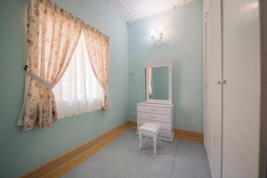 Master Bedroom with En-suite bathroom and wardrobe.