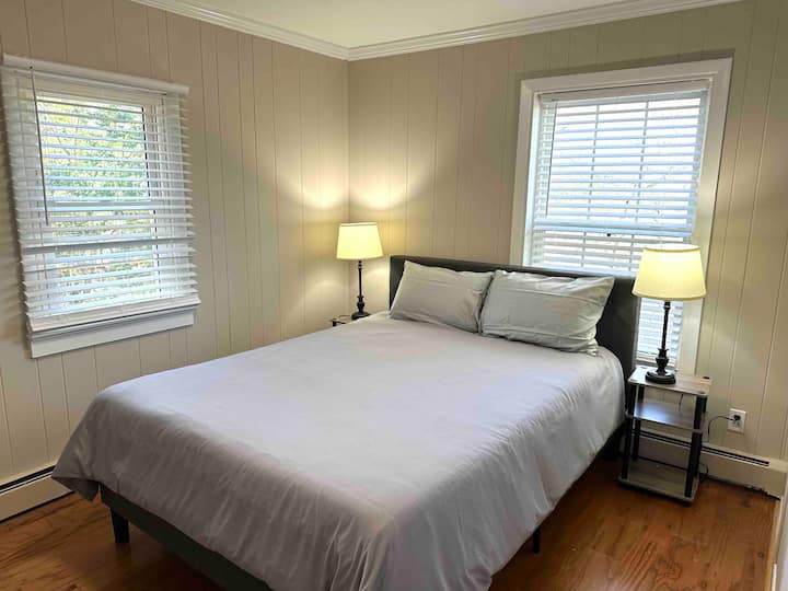 "Airbnb nzuri. Safi, kubwa na yenye vitanda vyenye starehe." - Abby