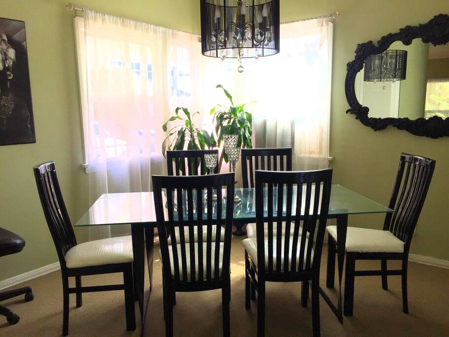 Full dining room to eat like a king and queen.