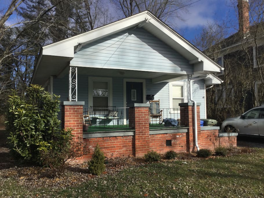 Downtown Hendersonville charming cottage Bungalows for Rent in