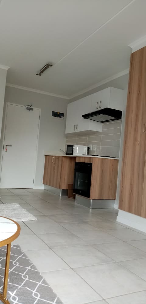 Spacious studio near East Rand Mall, O.R Tambo Int