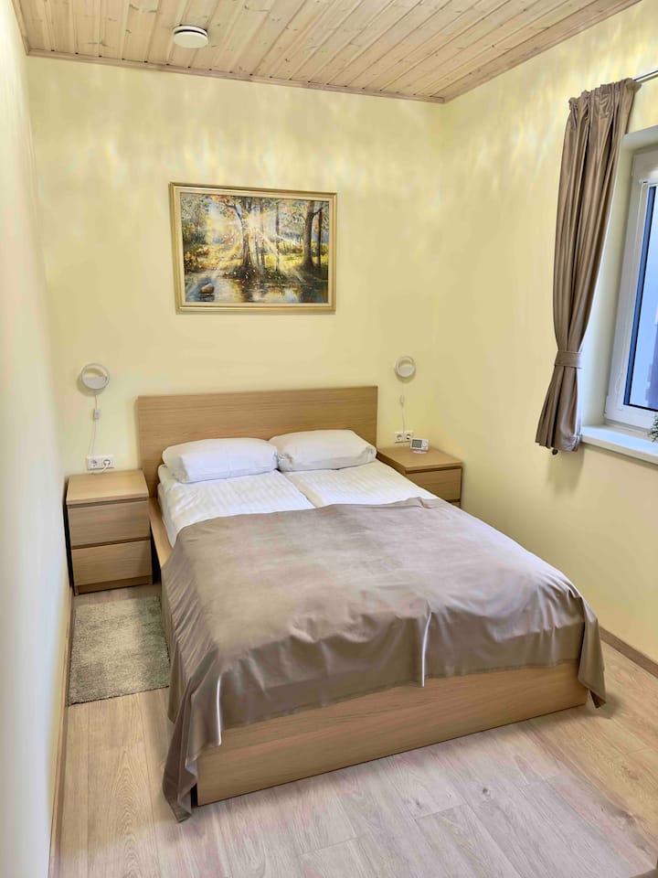 2. spavaća soba - bračni krevet (1,8x2)