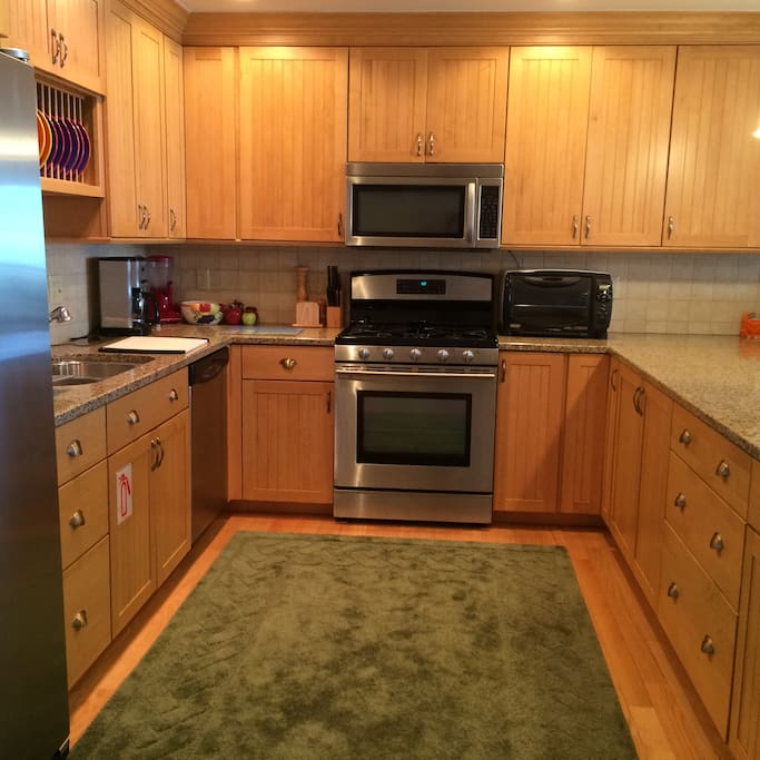 Gourmet Kitchen - Fully Operational & Equipped for Cooking/Baking