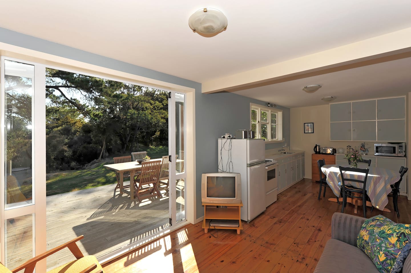 Clova Bay Waterfront Cottages - Cottage 1 4