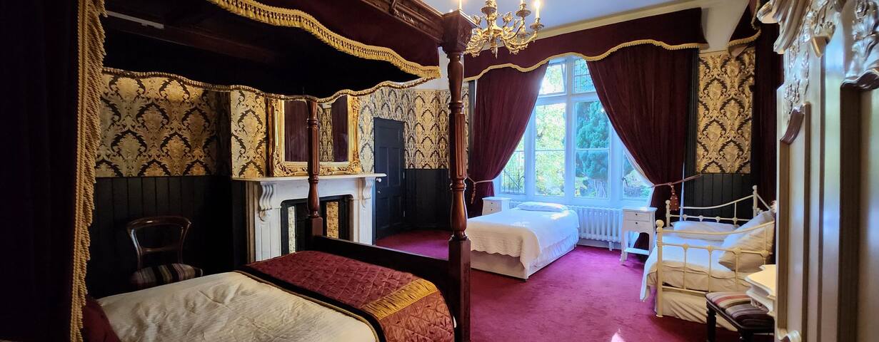 A mansion for your large group