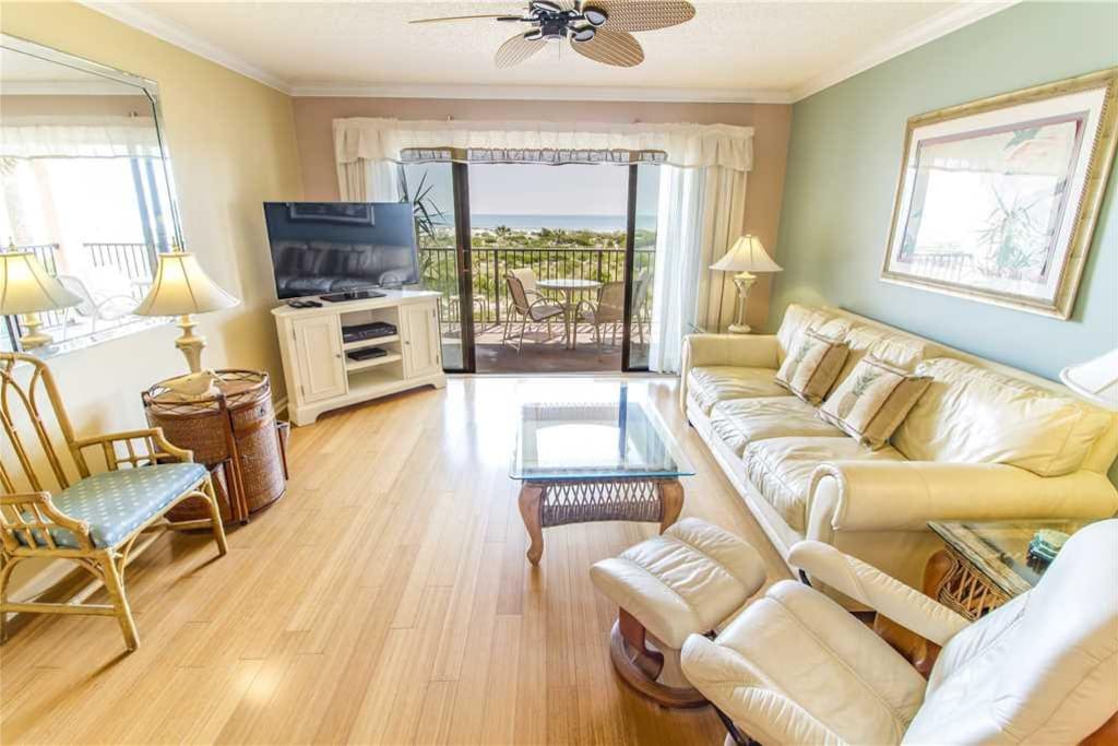 Family Room with a View - Enjoy sitting on the couch and playing a game of cards or watching the waves crash on the beach.