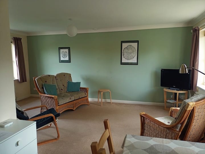 Tranquil 2-bedroom Apartment With On-site Parking - Linlithgow
