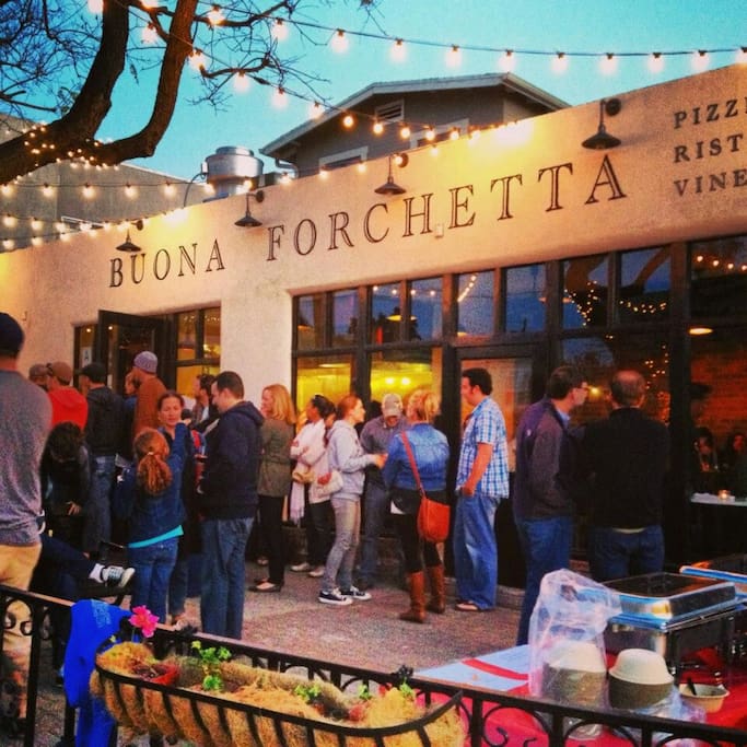 outside dining within walking distance