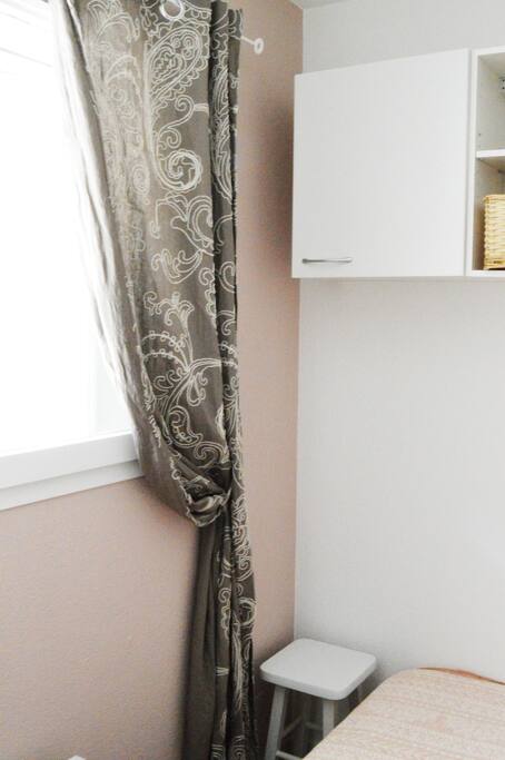 Chambre (côté fenêtre)