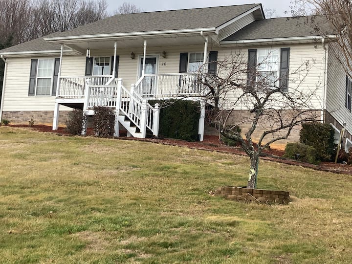 Comfortable, Private space in finished basement Houses for Rent in