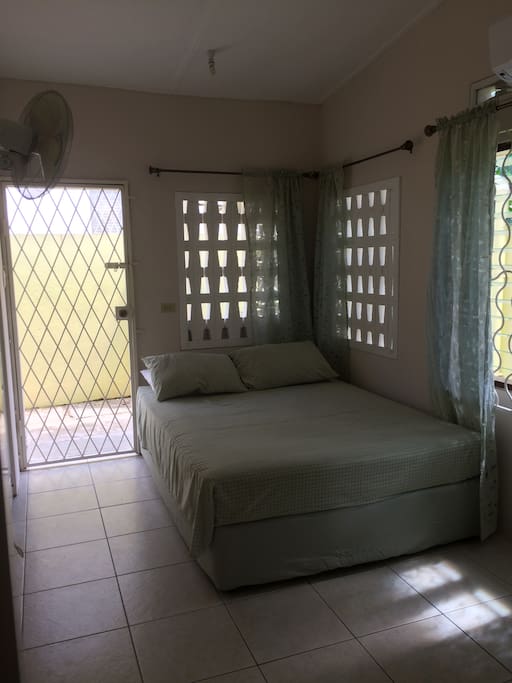 Bedroom 1: Queen Bed