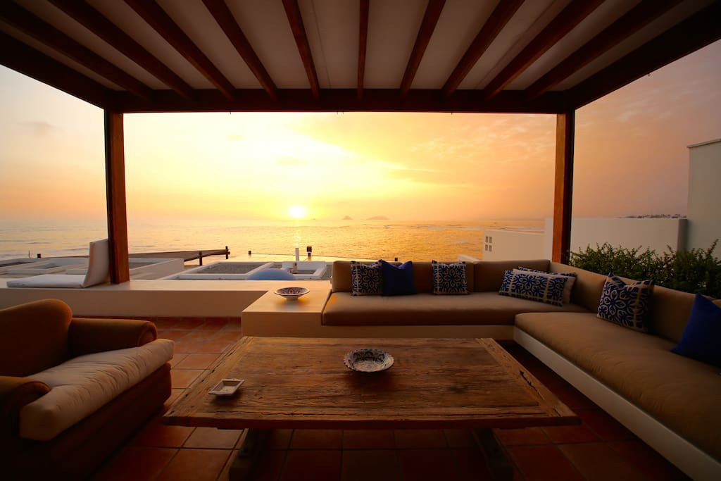 grandes terraza abierta con increíble vista al mar