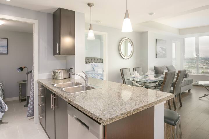 Outstanding views! Free parking.pool A/C Licensed gallery image 2