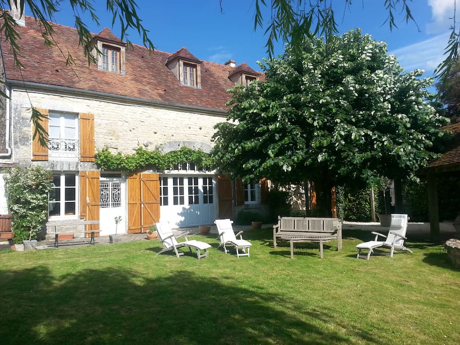 Maison et parc orientés plein sud