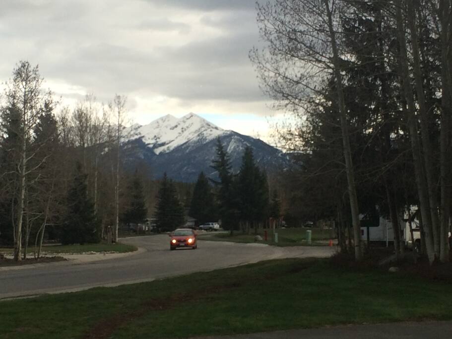 view of peak one and the ten mile range