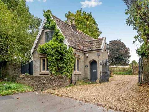 The lodge! Rural Cosy cottage & HOT TUB in Bristol