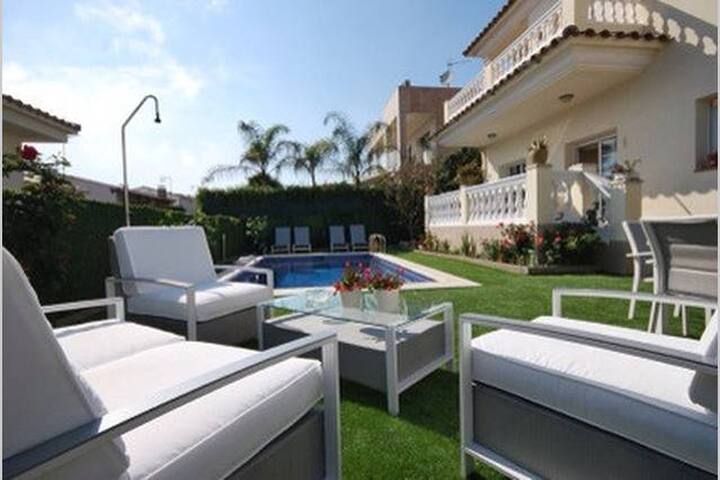 A 500m de la playa, y a 500m del centro…. gallery image 2