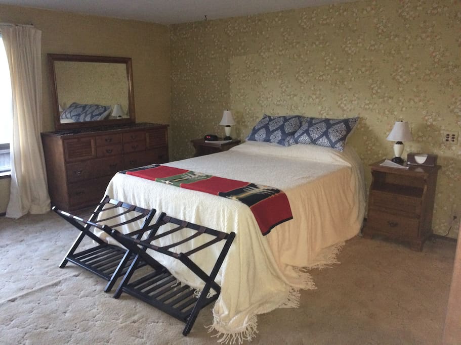 Master Bedroom Queen Bed