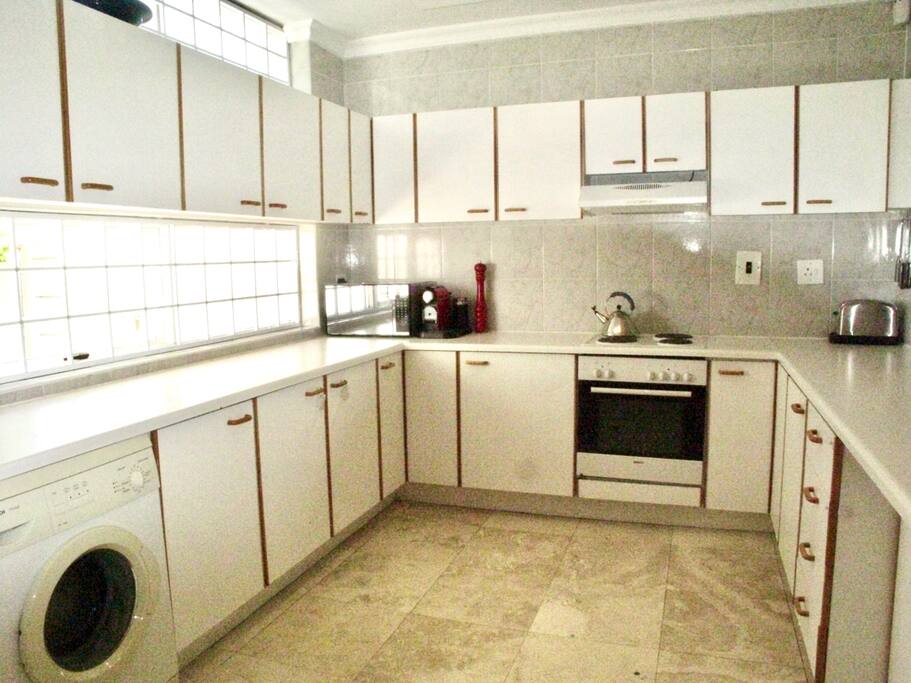Huge kitchen with all modern appliances and bits for you to enjoy.