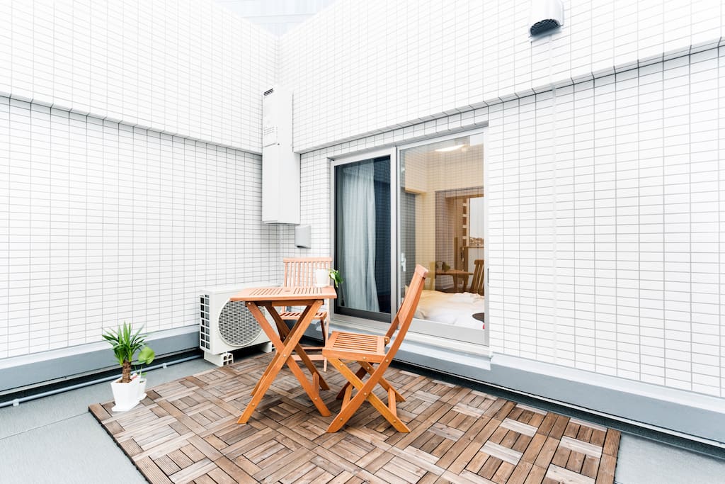 Patio table and chairs in the balcony